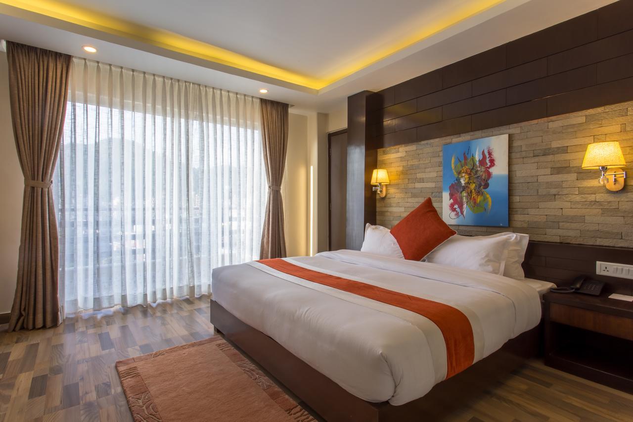 Bodhi Suites Boutique Hotel And Spa Покхара Экстерьер фото